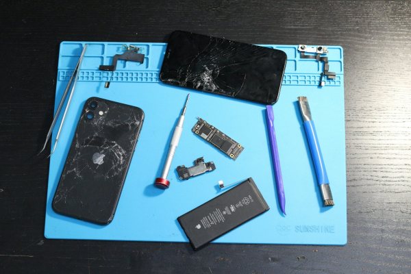 A broken phone disassembled for repair
