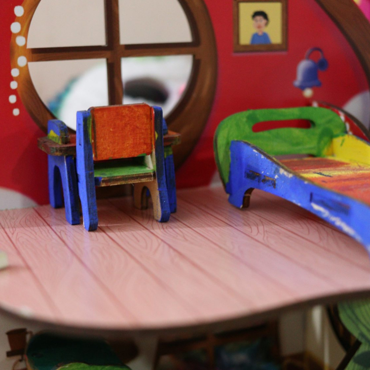 A childs room with a table and chairs