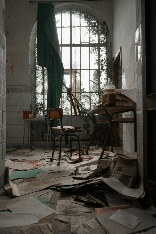 Black metal framed brown wooden chairs and table